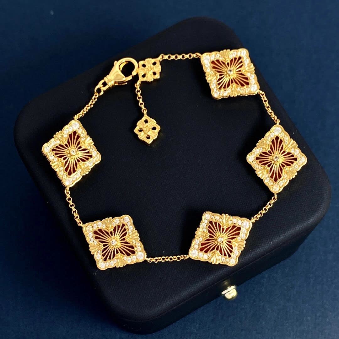Van Cleef & Arpels Magic Alhambra Bracelet